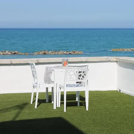 Bed & Breakfast La Terrazza Sul Mare *